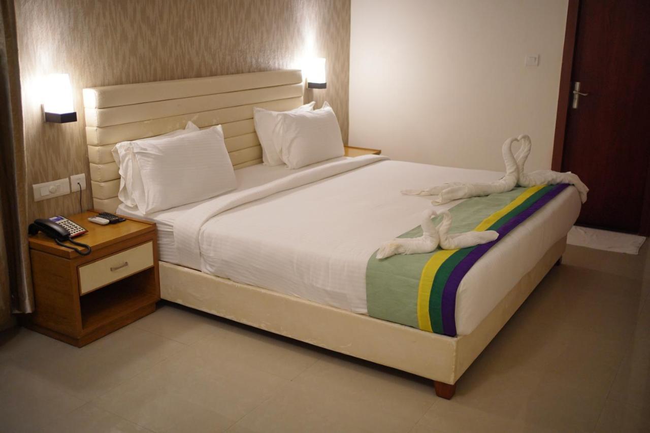 Hotel Palmyra Grand Suite - Kanyakumari Bagian luar foto